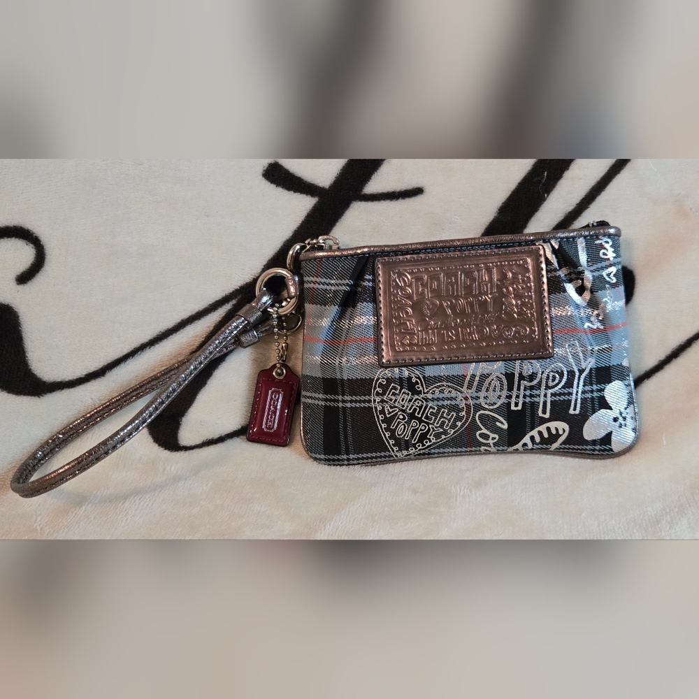 💯 Authentic Coach Poppy Wristlet
